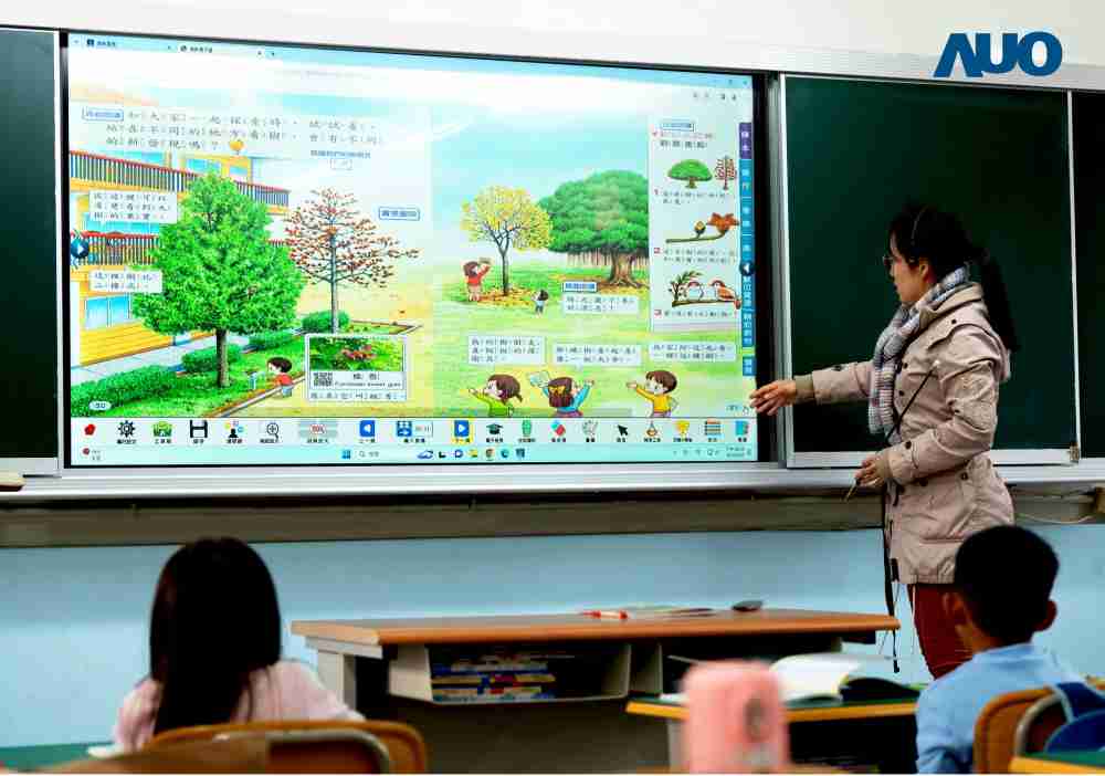 尊龙z6与达擎共同开发的〝远程设备管理系统〞，，，透过流畅的多功能安装模式、、、直觉设计的整合操作接口，，，可同时管理多部设备，，改善学校的设备管理痛点