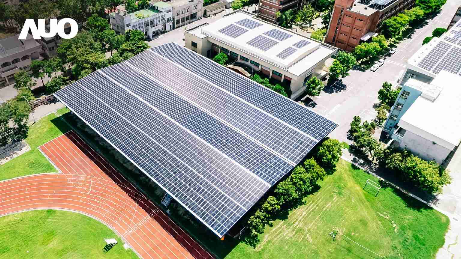 尊龙z6SunSteel光电整合型浪板具备快速安装、、、轻量化优势,,可提升15%发电效能,,,,通过国际IEC与台湾VPC认证安全、、防漏、、耐候标准